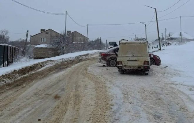 Два человека пострадали в столкновении легковушек в Петровском округе
