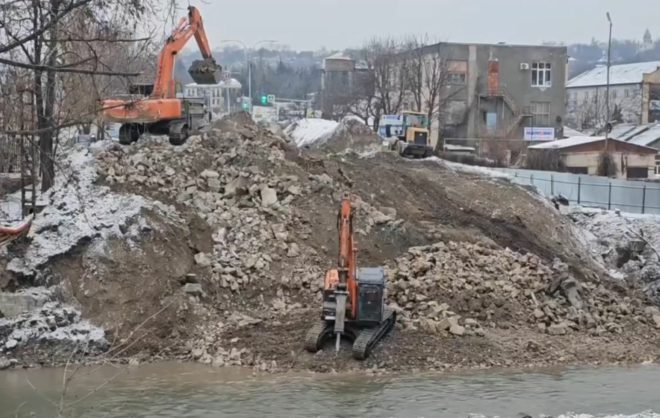В Пятигорске реконструируют мост через реку Подкумок