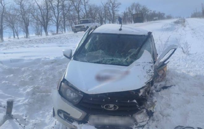 Два человека пострадали в столкновении двух авто в Труновском округе