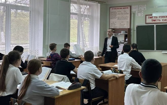 Губернатор: на Ставрополье работает программа «Земский учитель»