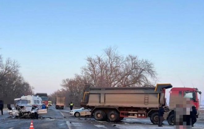 Двое пострадали в ДТП с грузовиком в Будённовском округе