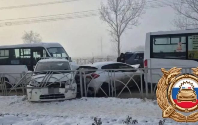 Пассажирка маршрутки пострадала при массовом ДТП в Ставрополе