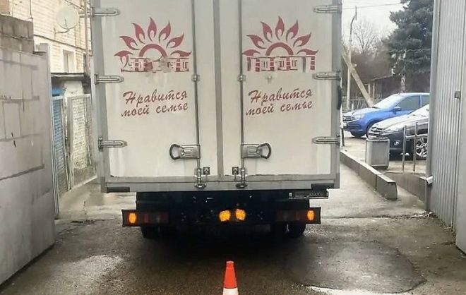 Пожилой мужчина погиб под колёсами «Газели» в Зеленокумске