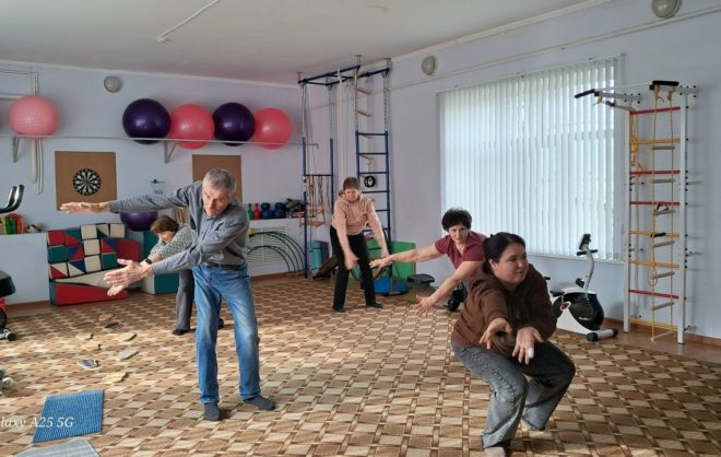 Пенсионеры в Арзгирском округе осваивают китайскую гимнастику