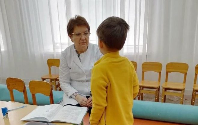 Врачи из детской поликлиники провели приём в селе Птичьем на Ставрополье
