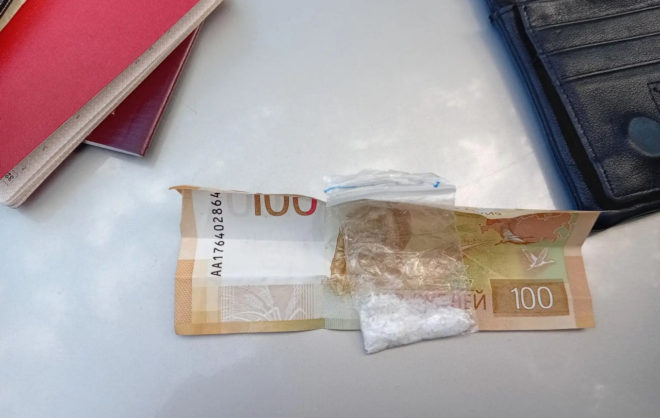 Полицейские нашли в такси наркотики в Кировском округе