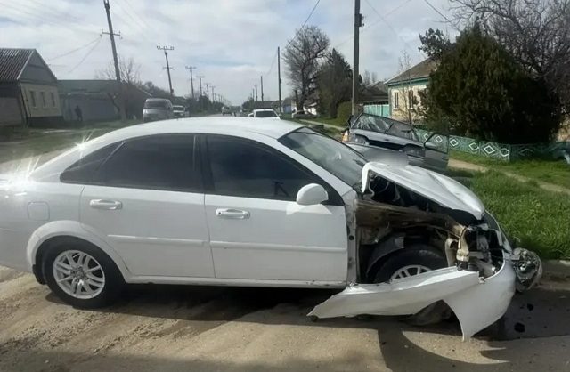 Два человека пострадали при столкновении двух авто в Арзгирском округе