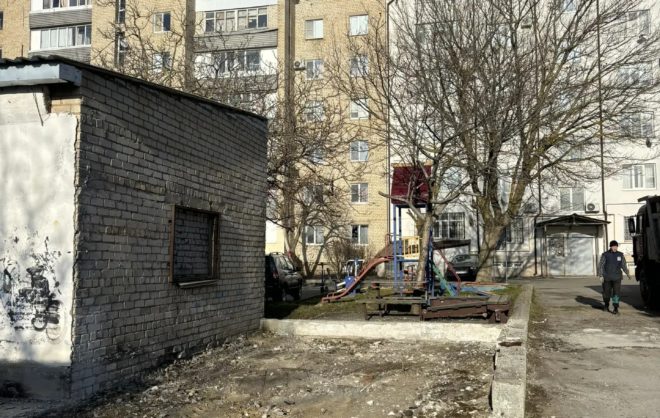 Незаконную постройку в виде гаража демонтировали в Ставрополе приставы