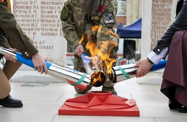 Восстановленный Вечный огонь зажгли в станице вблизи Пятигорска