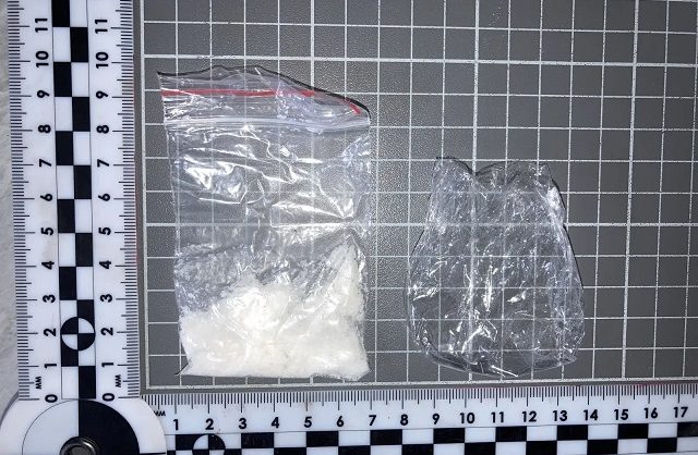 Полицейские в Кировском округе нашли у мужчины почти 4 гр наркотика
