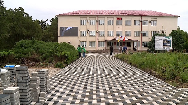 В Туркменском округе проходит благоустройство центрального парка