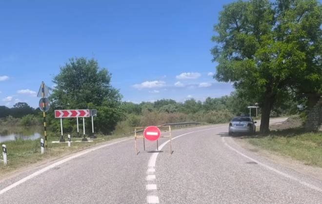 Ограничения движения действуют на автодороге «Архангельское-Плаксейка» в Будённовском округе