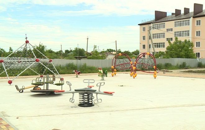 Уличный спортивный комплекс строят в Новоалександровске