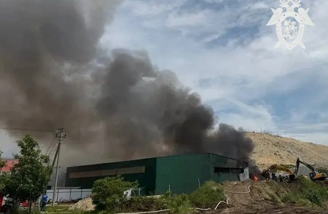 Три человека пострадали при пожаре на мусорном полигоне в Шпаковском округе
