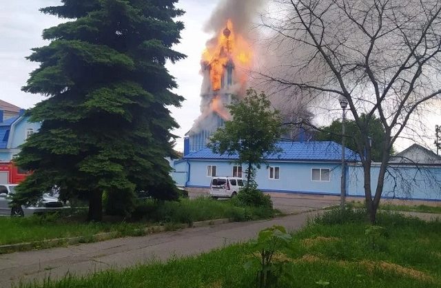 В Ессентуках горит Свято-Никольская церковь