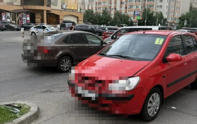 Два человека пострадали при столкновении легковушек в Ставрополе