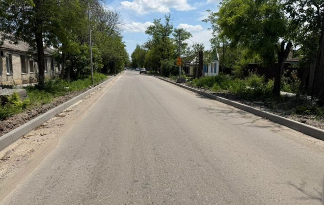 В Минводах идёт ремонт дороги по улице Красной
