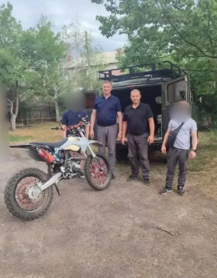 Волонтёры и жители Изобильненского округа передали бойцам СВО мотоцикл