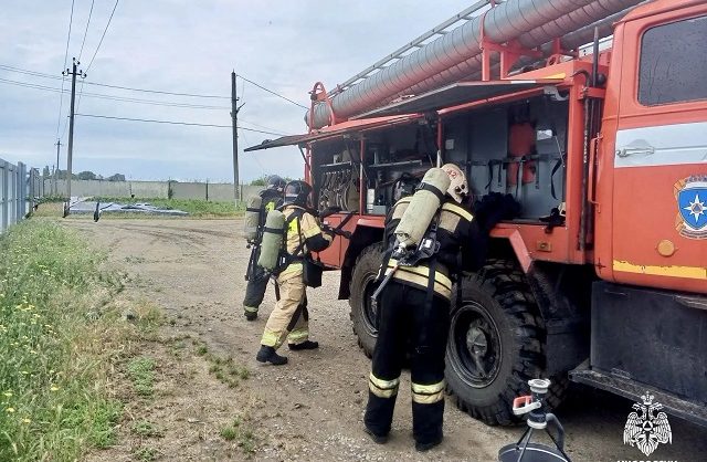 К тушению пожара в Ставрополе привлекли дополнительную группировку и вертолёт