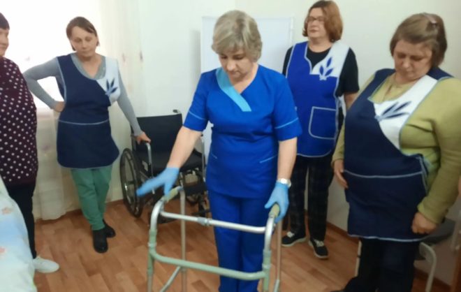 Жителей Степновского округа обучают правилам реабилитации близких на дому