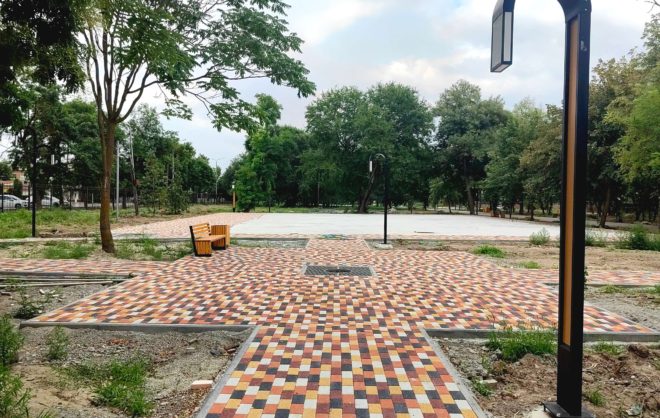 В Станице Курской приводят в порядок центральный парк
